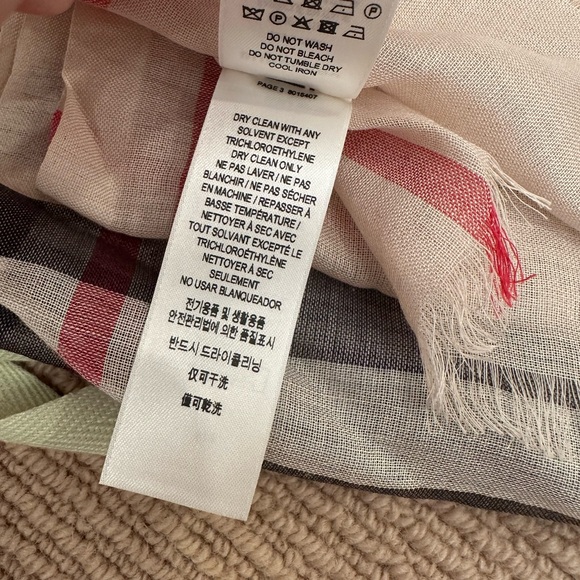 πBurberry Check wool silk check scarf - Picture 6 of 10